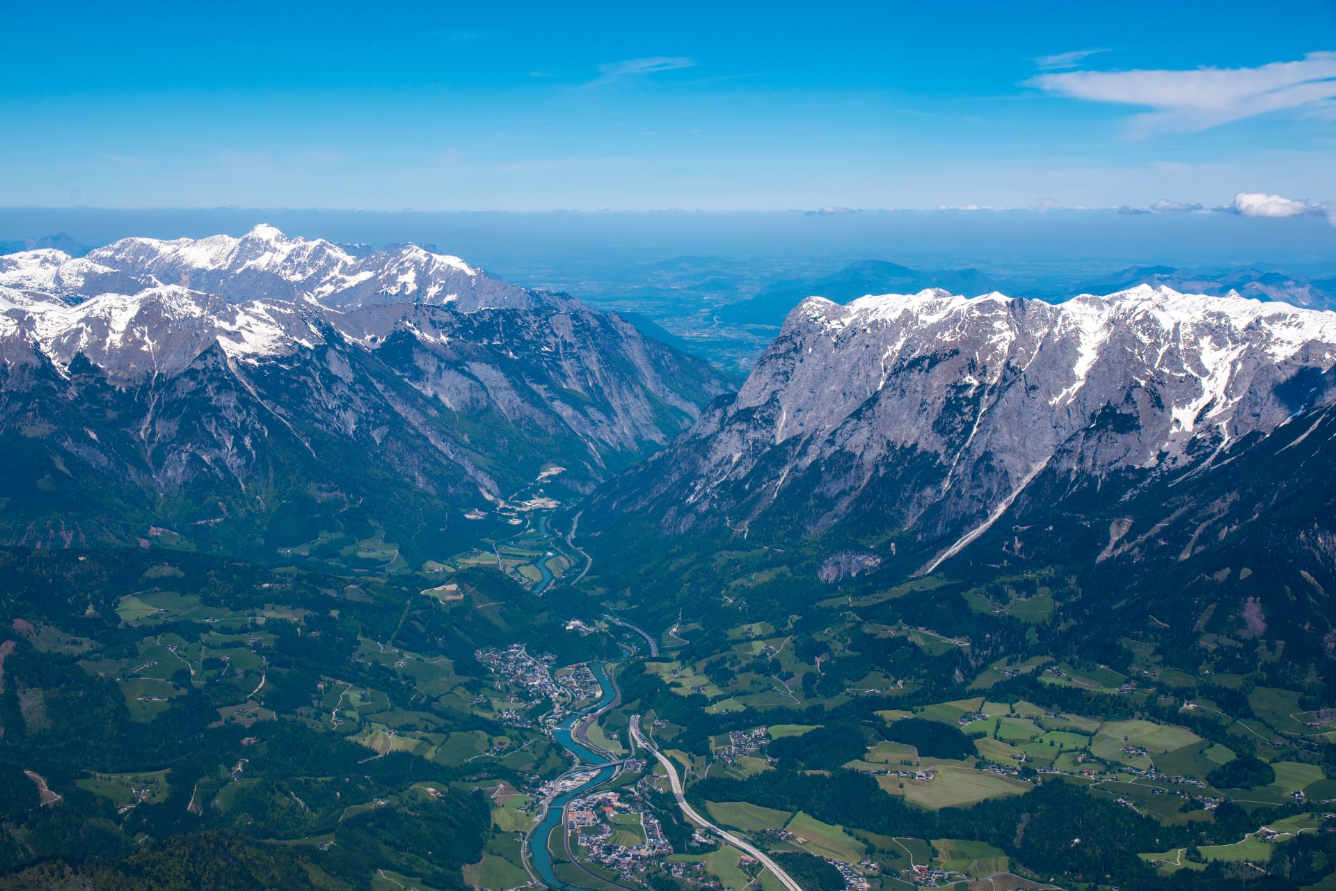 Flugstunde Alpentour, vorbei an Bischofshofen mit Blick nach Salzburg
