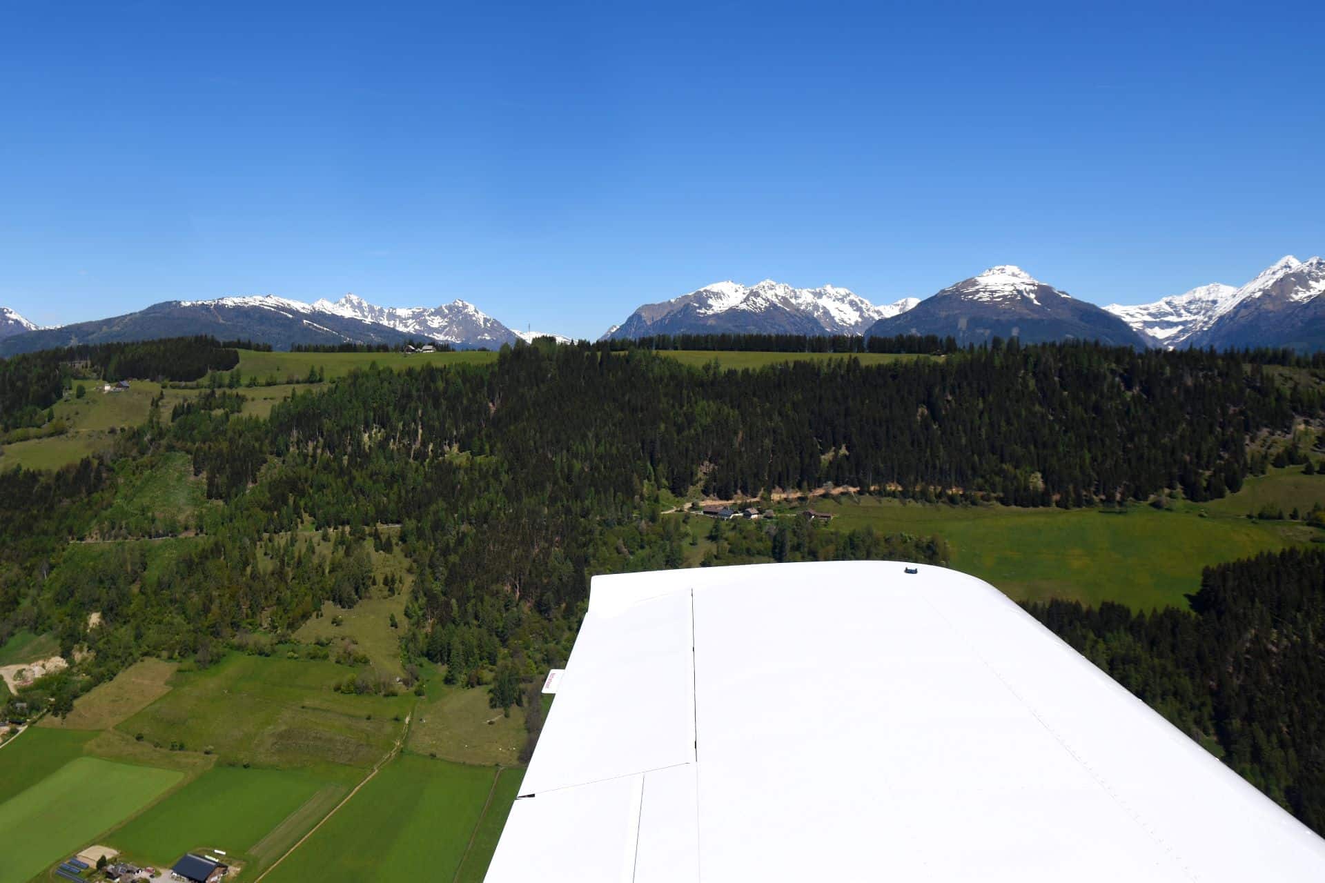 Flugstunde Alpentour, Gegenanflug auf den Flugplatz Mauterndorf LOSM