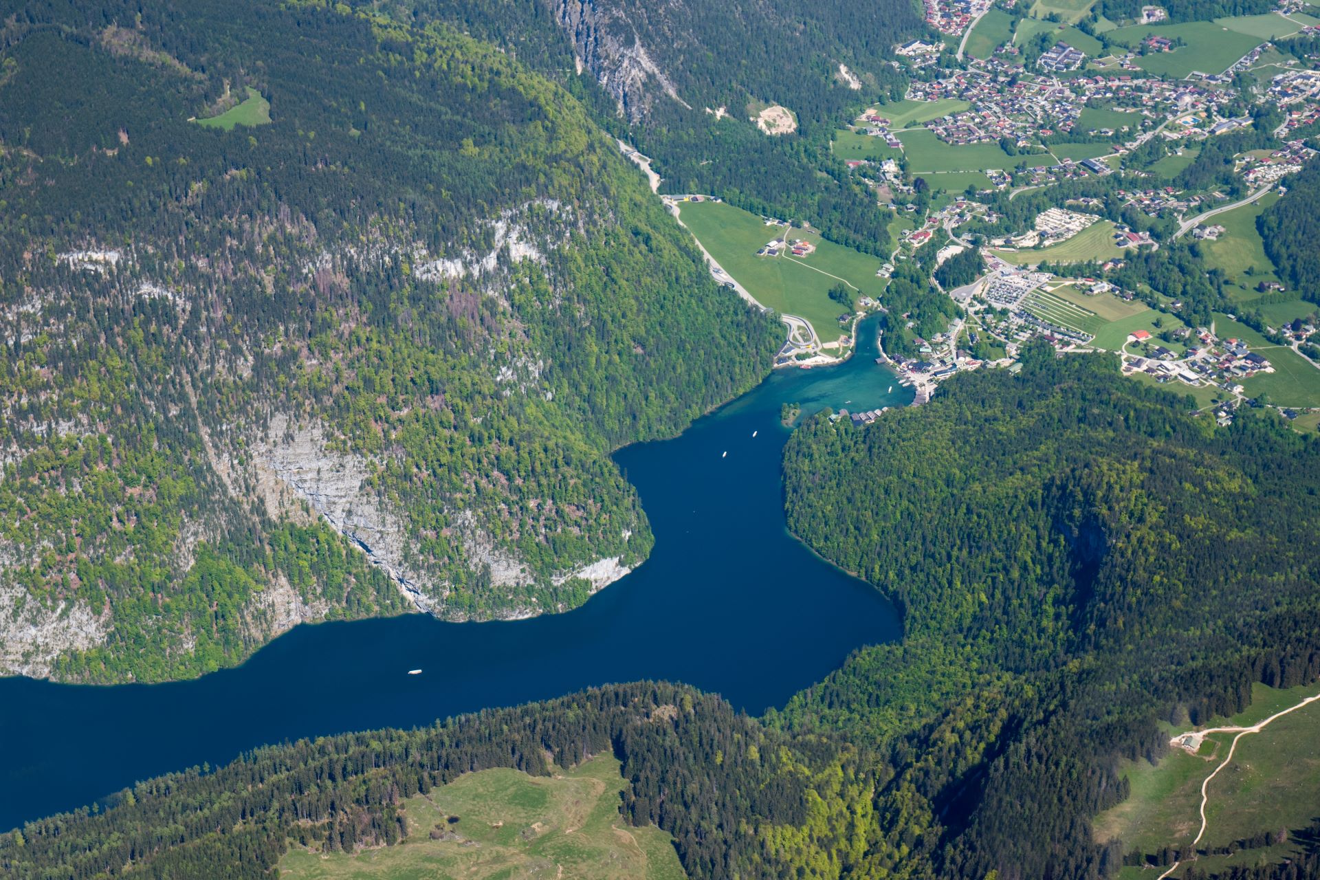 Flugstunde Alpentour, Königssee mit Blick auf Schönau